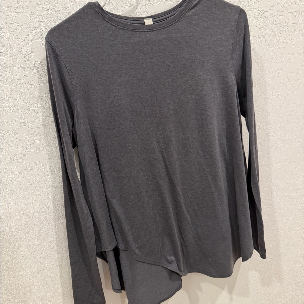 Lululemon long sleeve asymmetrical hem shirt